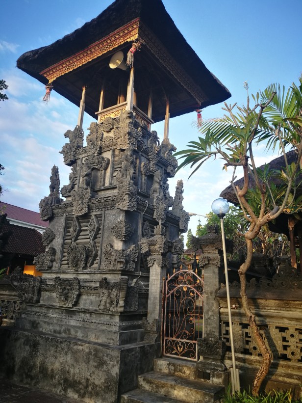 Samuan Tiga Temple, Kuta beach.