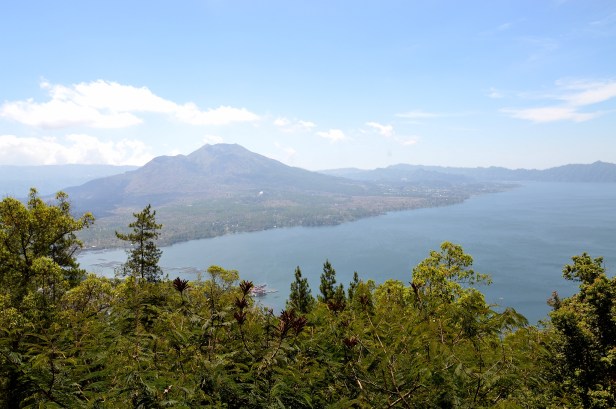 Lago e vulcano Batur.