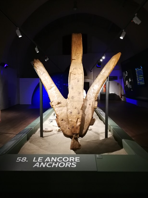 L’ancora in legno della nave A.