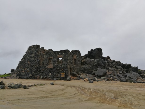Antiche rovine della fonderia d’oro di Bushiribana.