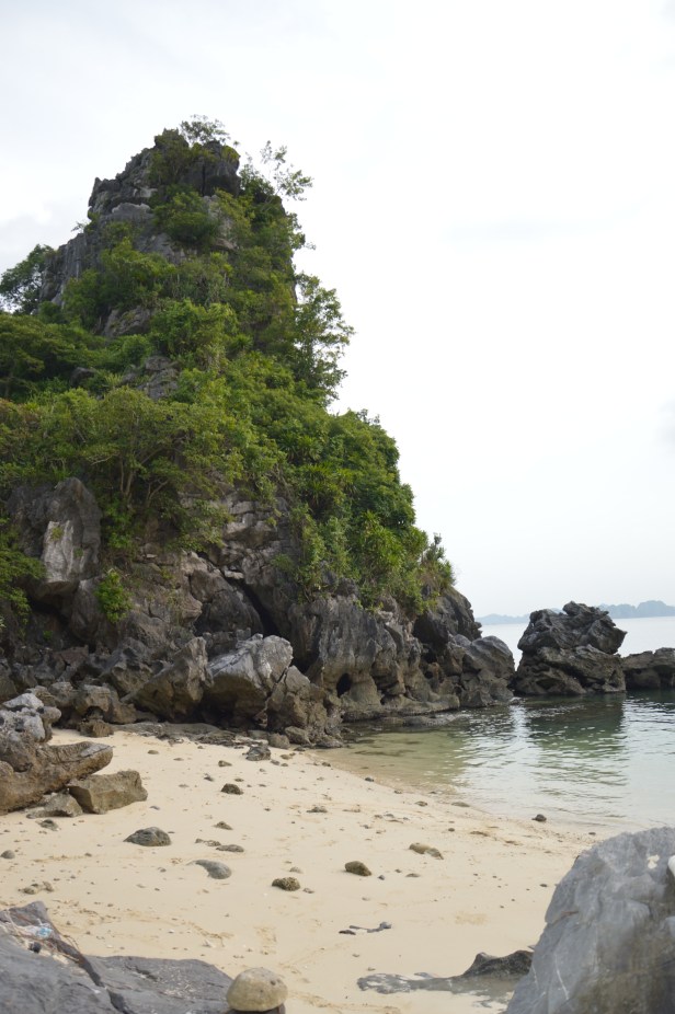 Baia di Ha Long, spiaggia.