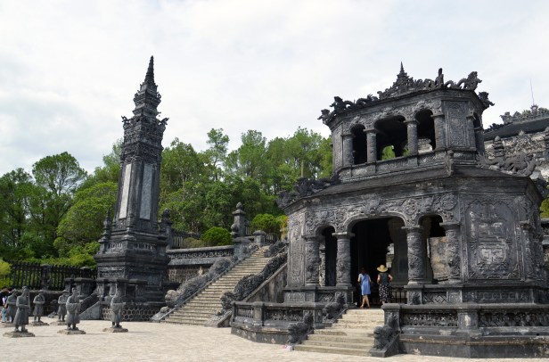 Tomba imperiale di Khai Dinh, Hué.