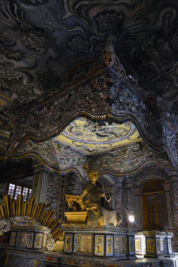 Tomba reale di Khai Dinh (Mausoleo Ung), interno.