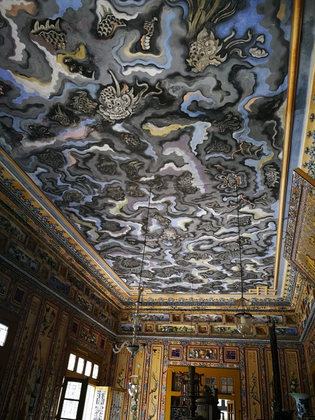 Tomba di Khai Dinh, Mausoleo Ung, interno.