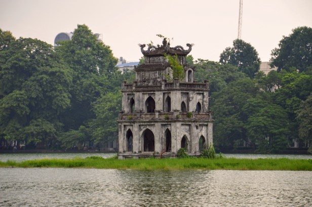 Torre della tartaruga, lago Hoan Kiem ad Hanoi.