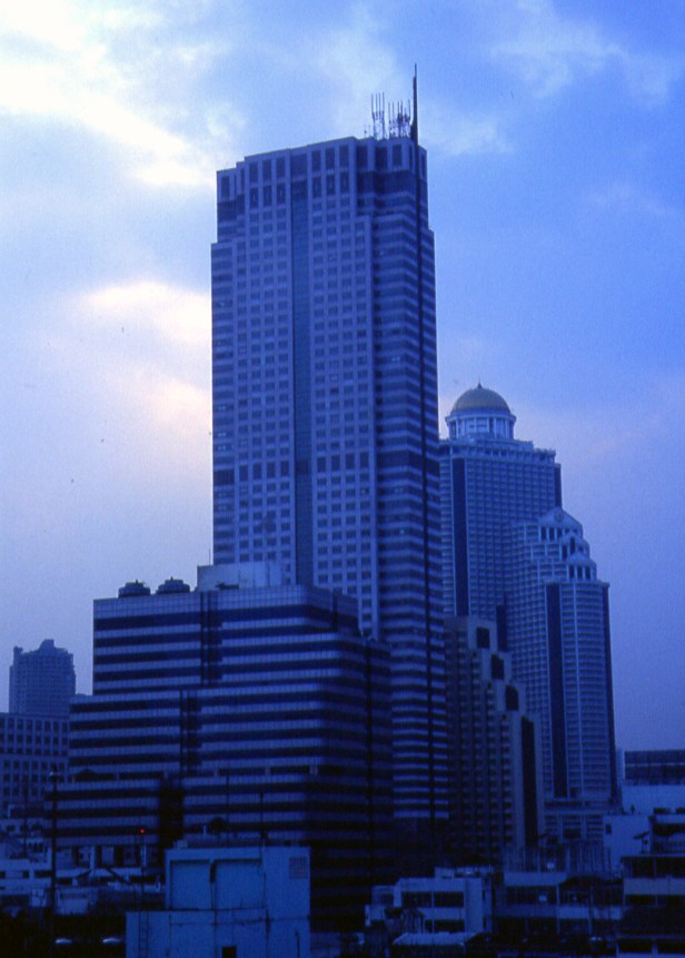 Nel 2004 era l'unico grattacielo di Bangkok.