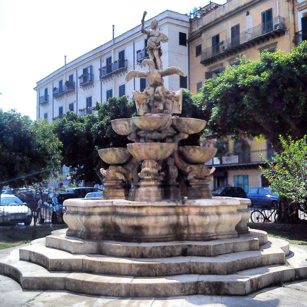 Fontana di Piazza Garibaldi.