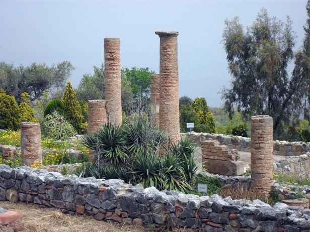 Peristilio, domus, parco archeologico di Tindari.