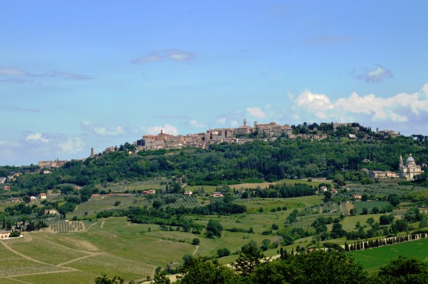 Montepulciano dalla strada per Pienza.