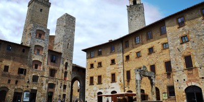 Piazza della cisterna, San Gimignano.