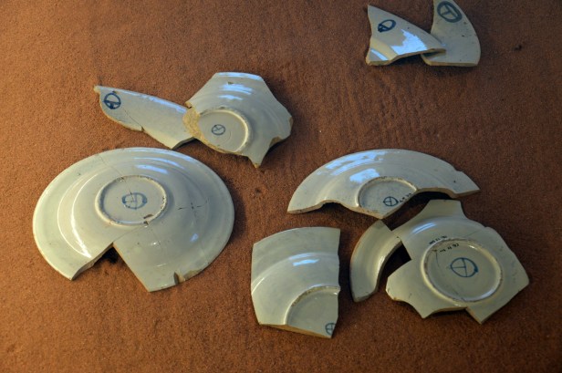 Il famoso emblema di Torre Alemanna presente sulle ceramiche realizzate in loco.